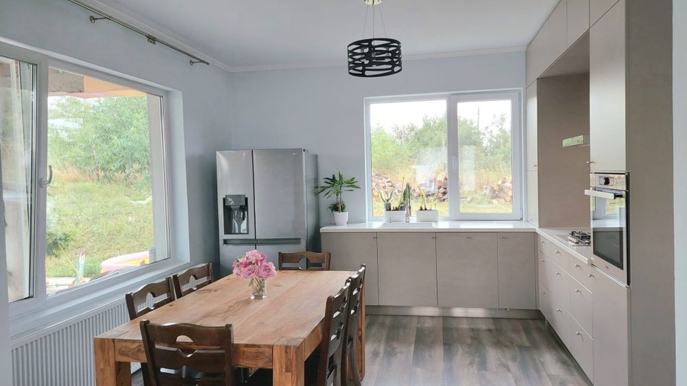 Casa și hala la 18 km de Oradea