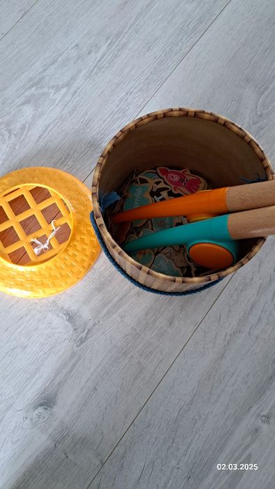 Cutie cu 2 undite și pești