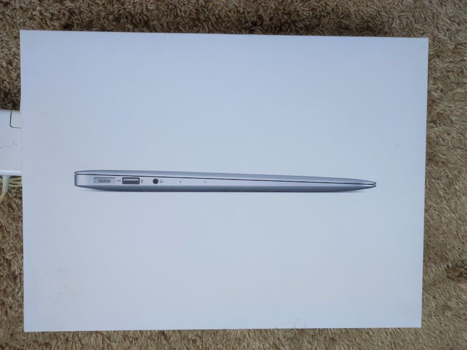 Macbook Air 13 A1466 i5 8 gbRam 128 gbRom 304 CICLURI ca NOU StareBuna