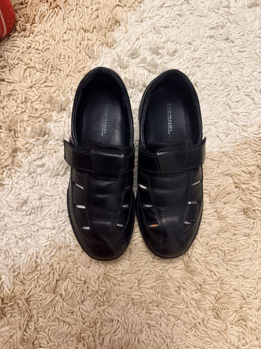 Продам школьные полуботинки