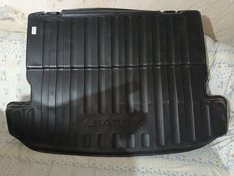 Rulou/Panou/Tăviță-Preș portbagaj Nissan X Trail!