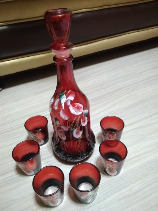 Продам красивый коньячный сервиз