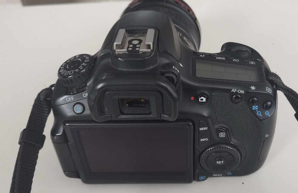 Фотоапарат - Canon EOS 60D