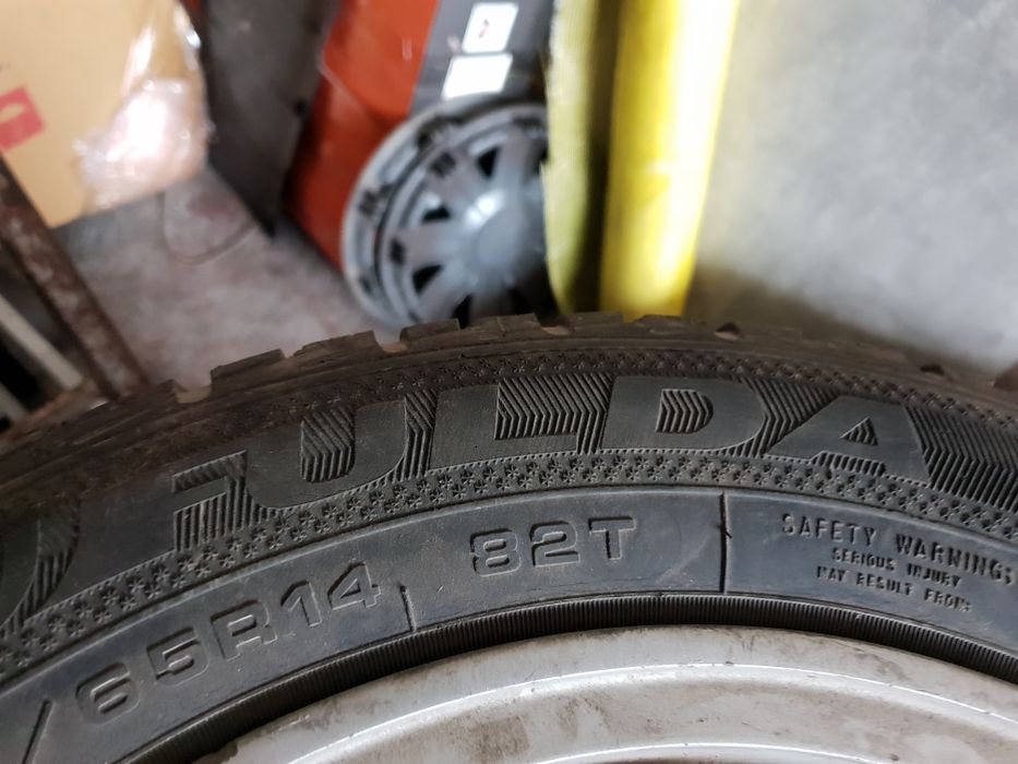 Алуминиеви джанти 14" със зимни гуми 175/65/14

Алуминиеви джанти:
-Цо