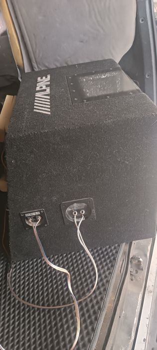 Сабвуфер в автомобиль