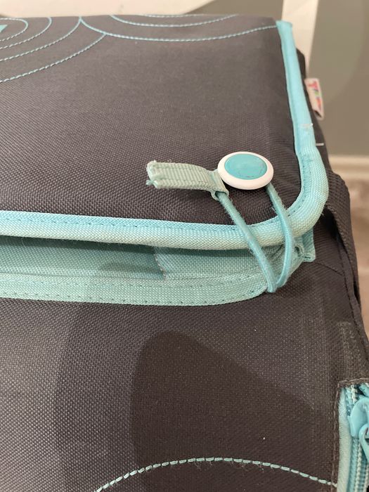 Преносимо столче за хранене с отделение за съхранение