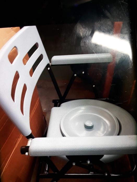 Wc pliabil si portabil pentru persoane invarsta