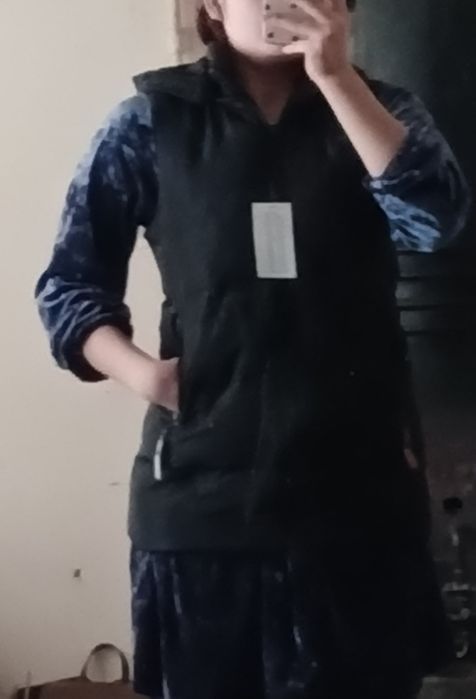 Чёрный безрукавка