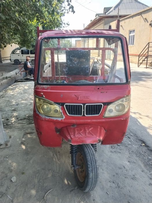 Benzinli moto sotiladi