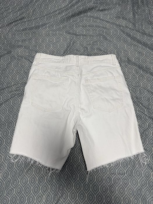 blugi scurti albi bershka