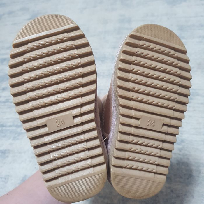 Уги на девочку, натуральный мех