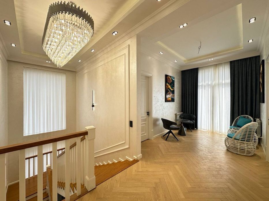 Современный новый дом с мебелью  на академ городке