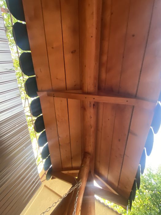 Leagăn de lemn pentru curte