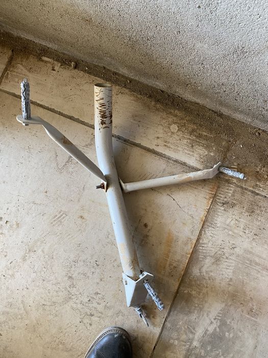 Продам кронштейн для крепления спутниковой тарелки.