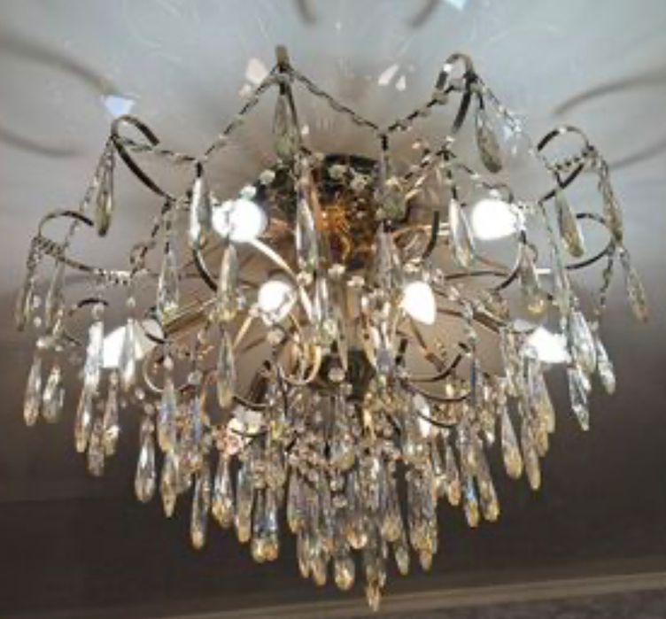 Продам люстру в хорошем состояние