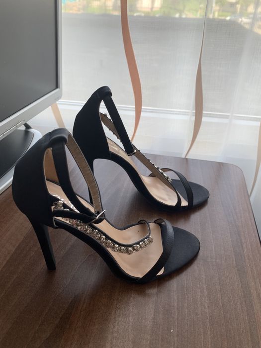 Sandale cu toc superbe cu strasuri Chi Chi London noi markmea 37