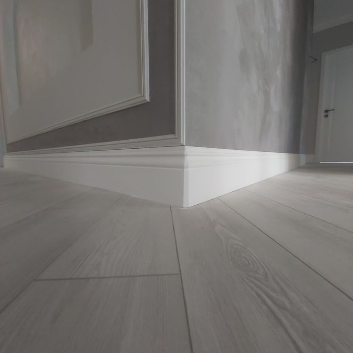 Установка плинтусов,монтаж полиуретан,установка дверей,врезка замков ...