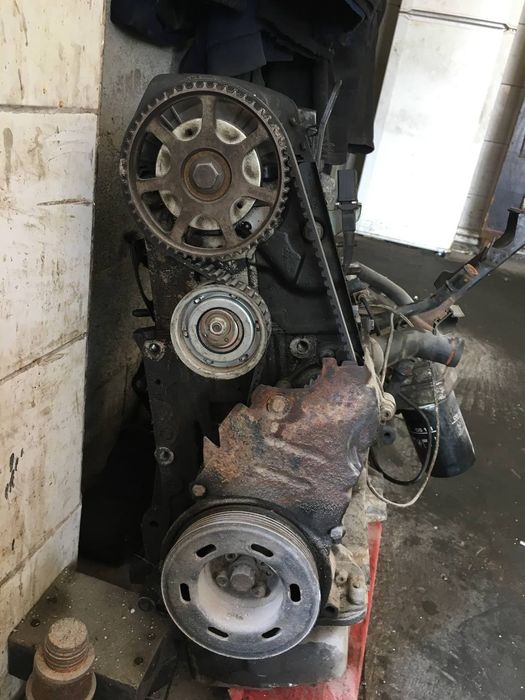 Двигатель 1,6 AEH