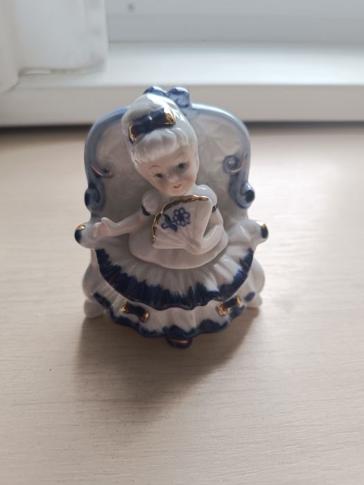 Продам статуэтки фарфоровые