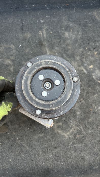 Compresor ac clima Ford fiesta 6 1.6 benzina piese dezmembrari