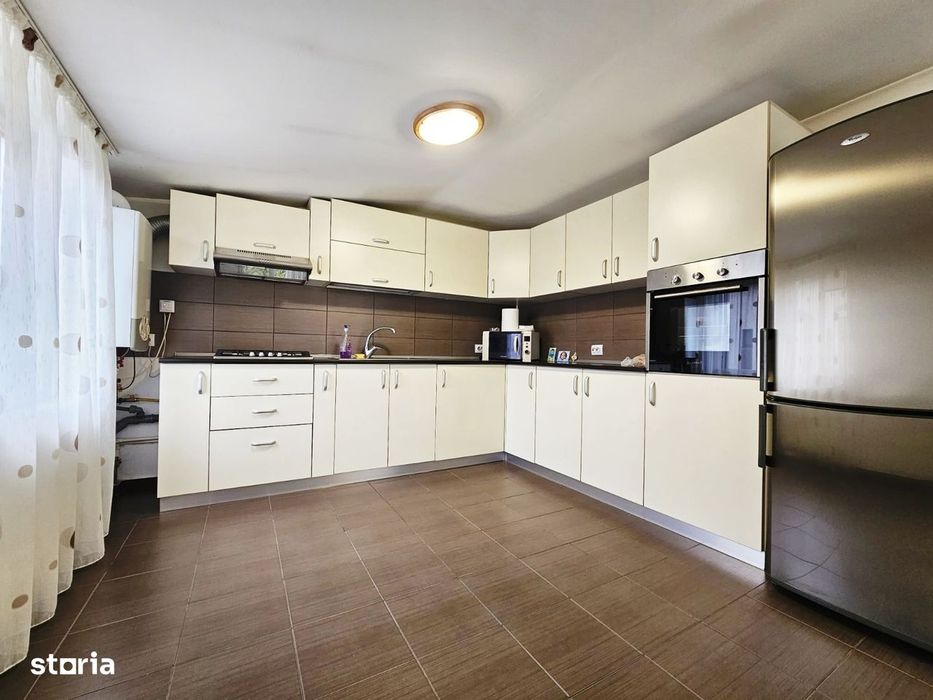 Casa pentru 2 familii|teren generos 1000mp