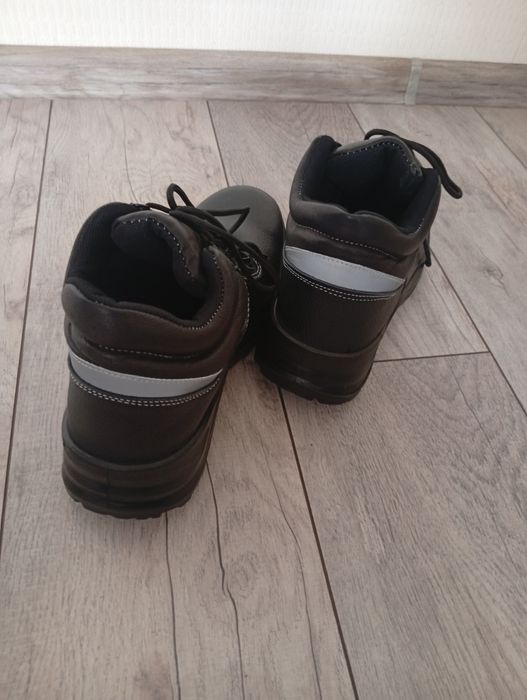 Продам ботинки рабочие 43 размер