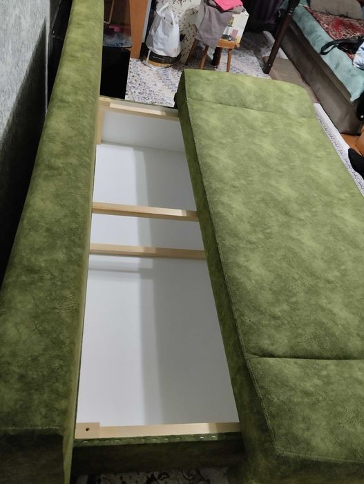 Тахта, раскладывается.