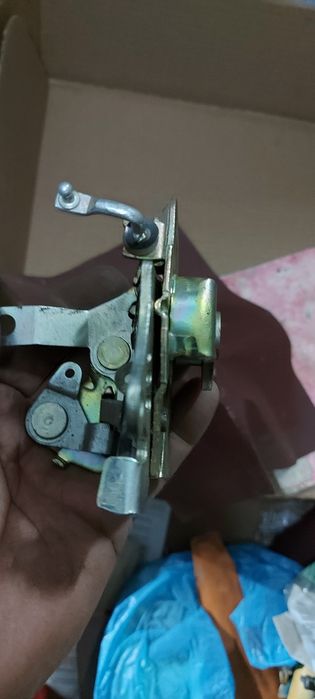 Замок на дверь ваз 2105