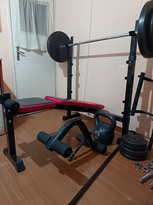 Продавам лежанка с лостове и тежести