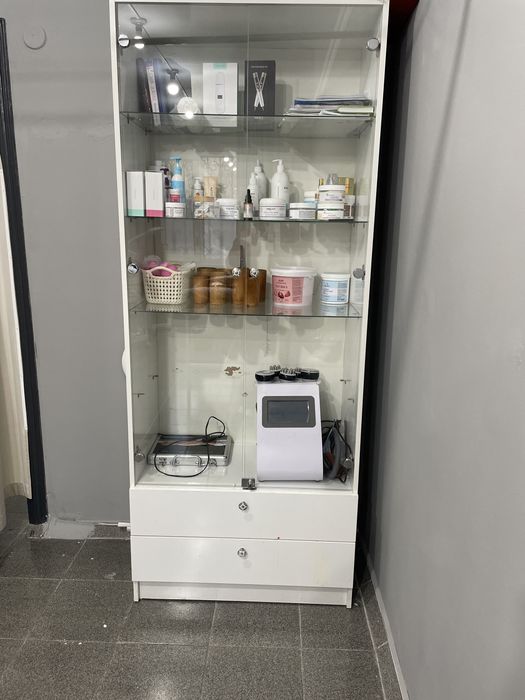 Шкаф для салона красоты .)