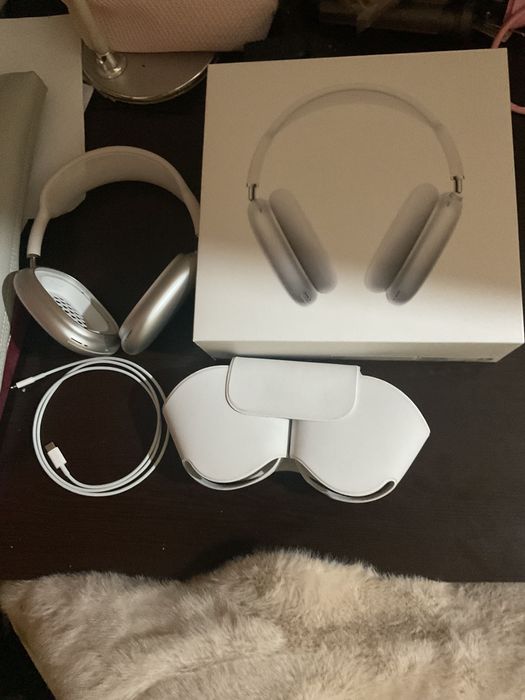 Apple airpods pro max  наушник янги бир ой аввал  олинган