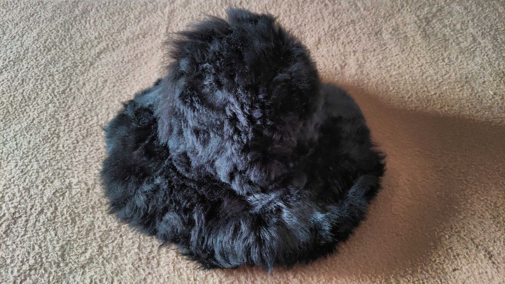 Vand caciula din blana naturala pentru femei