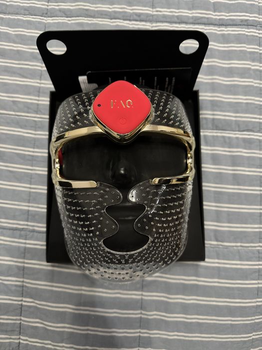 FOREO FAQ™ 201 Уред за изглаждане и редуциране на бръчки