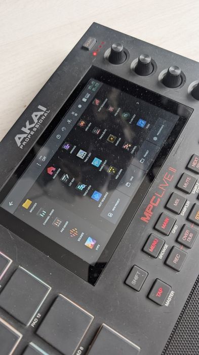 Akai MPC LIVE 2 Битмашина/Аудиокарта
