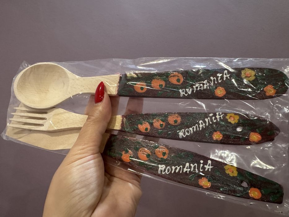 Set tacâmuri artizanale din lemn