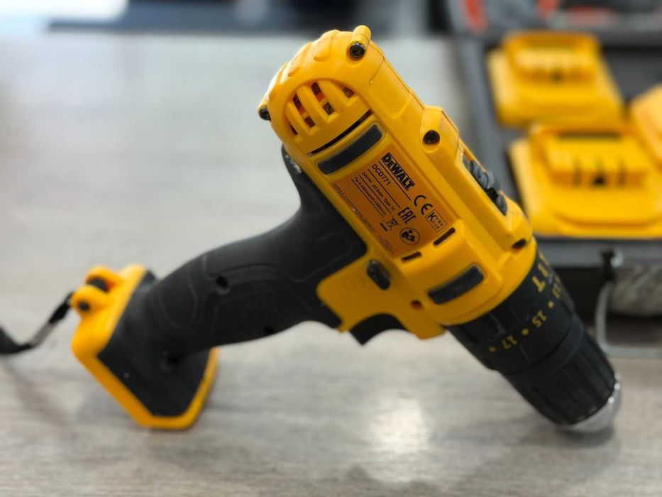 Винтоверт DeWalt