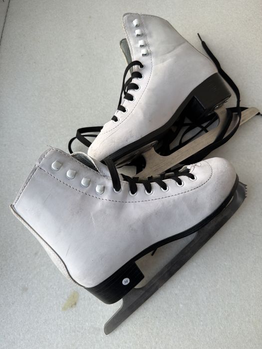 Коньки фигурные женские