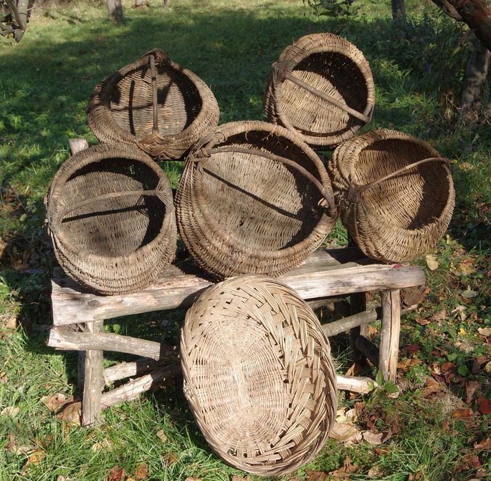 Стари плетени кошници и плетен кош