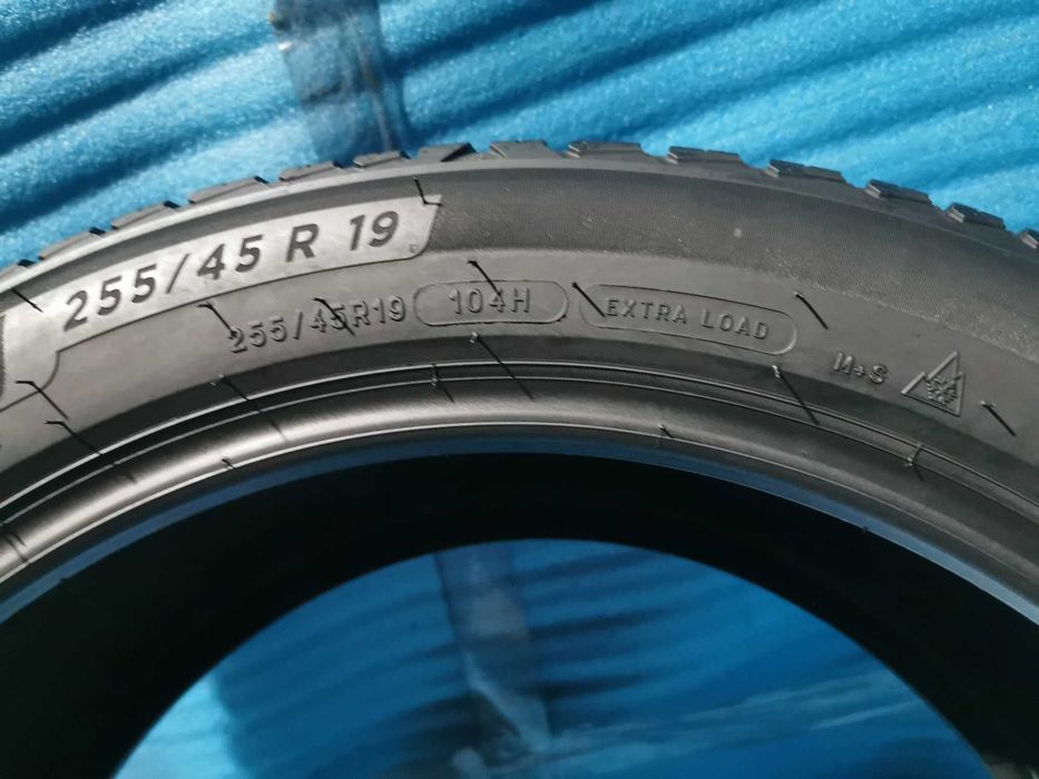 255/45 R19 - michelin m+s o bucata