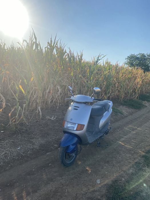 Скутер piaggo vespa 125