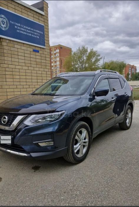 Машина Nissan X-trail