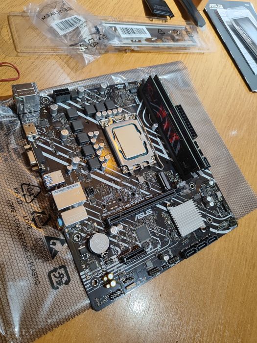 Материнская плата ASUS ddr4
