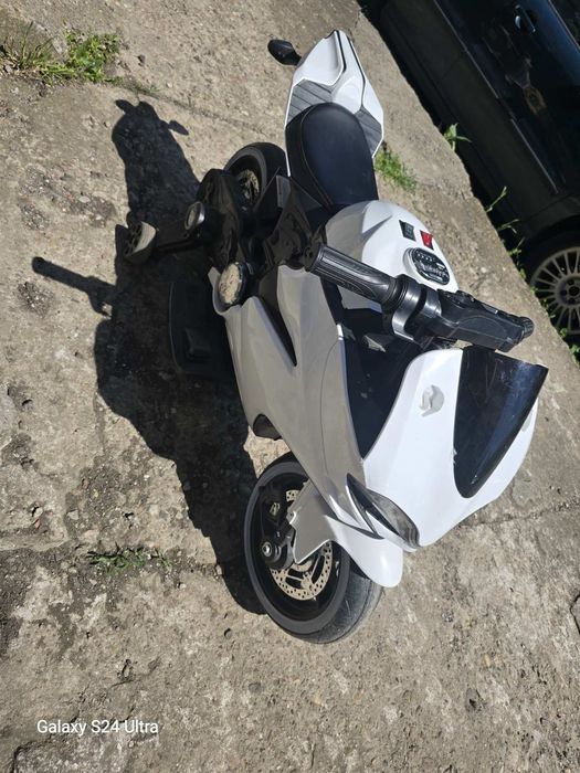 Акумулаторен мотор