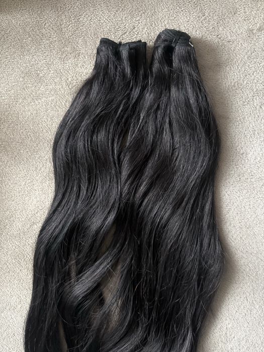 Продавам естествена славянска коса ,черна ,нова.