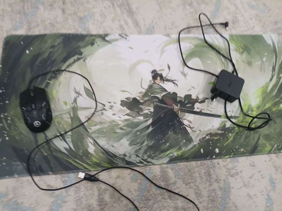 Продам ноутбук в хорошем состоянии но не включается но зарядку берёт