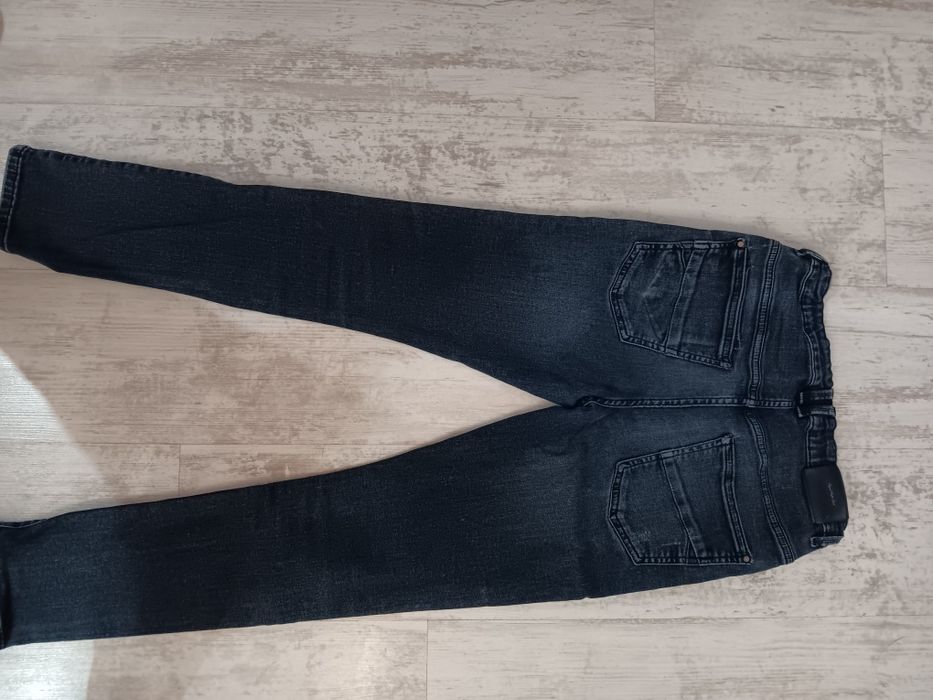 Детски дънки на Зара