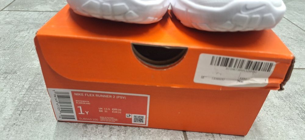 Маратонки Nike 32