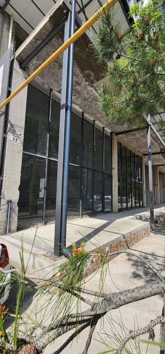 Аренда, есть своя площадка для летнего кафе Росс. Посольство