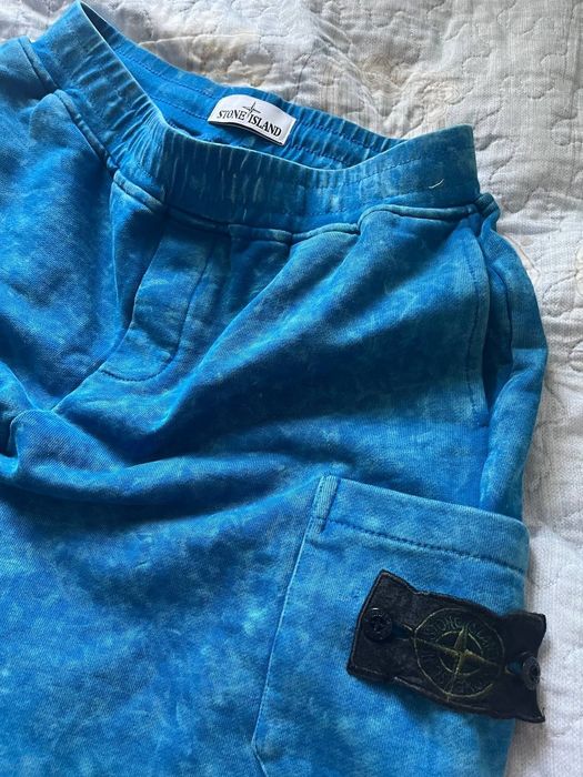 Stone island off dye