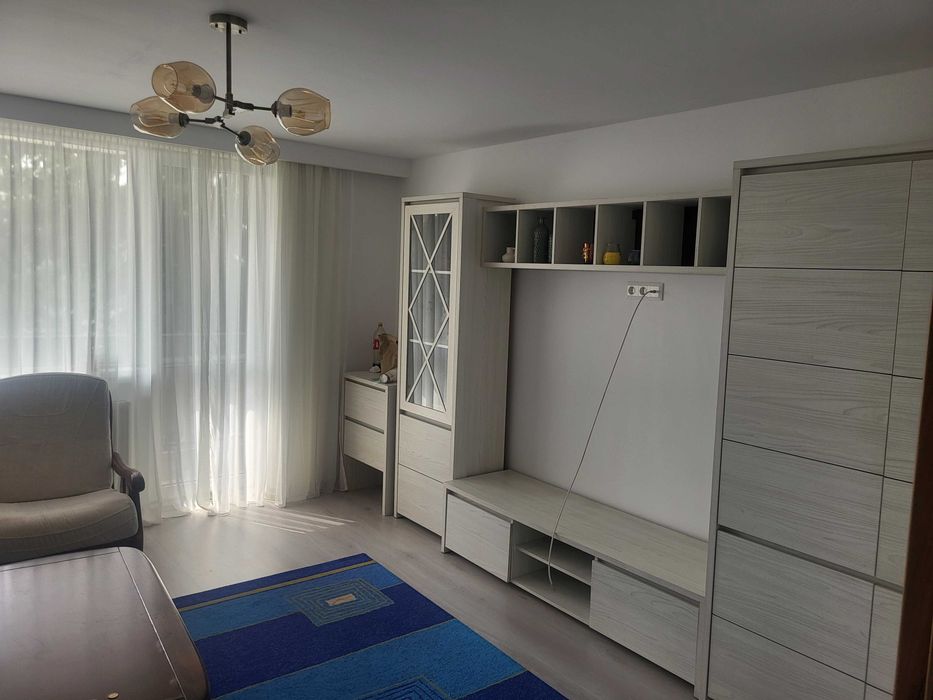 Chirie apartament 3 camere.